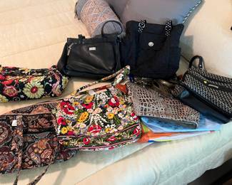 Lots of name brand purses 