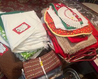 Dinner napkins, table clothes, hand towels and placemats 