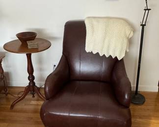Leather sitting chair 