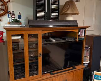 60”L x 20”H x 54” H
TV OPENING 36”x21”