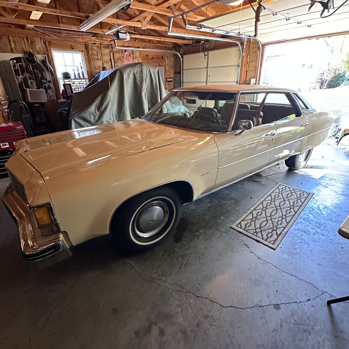 1976 Oldsmobile Ninety Eight
Runs!! Plush seats. Clean interior.