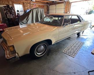 1976 Oldsmobile Ninety Eight
Runs!! Plush seats. Clean interior. 