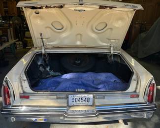 1976 Oldsmobile Ninety Eight
Runs!! Plush seats. Clean interior.