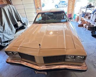 1976 Oldsmobile Ninety Eight
Runs!! Plush seats. Clean interior.