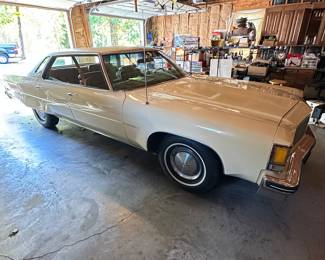 1976 Oldsmobile Ninety Eight
Runs!! Plush seats. Clean interior.
