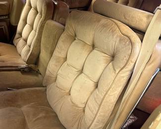 1976 Oldsmobile Ninety Eight
Runs!! Plush seats. Clean interior.
