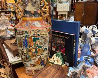 Large Asian vase, wooden tray, books