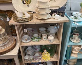 Beautiful dishes with birds, tea cups, decorative birds