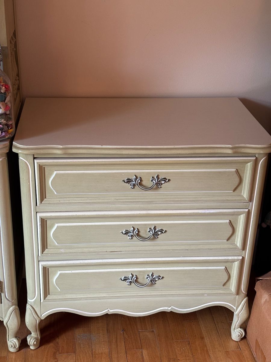 MCM 3 drawer dresser
Part of 6 pc set