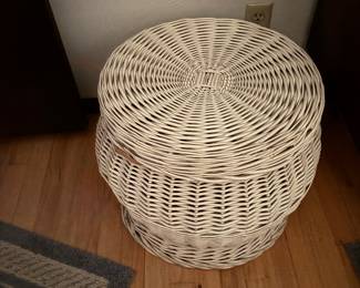 White Wicker table