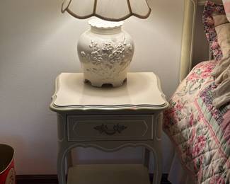 MCM 1 drawer nightstand 
Part of 6 pc set