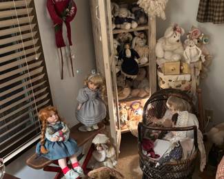 Vintage Shelf & Decor