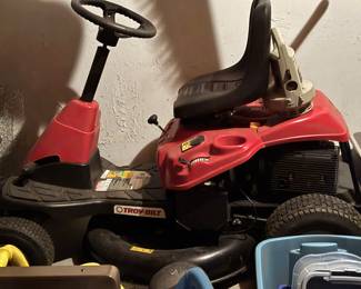 Lawn tractor