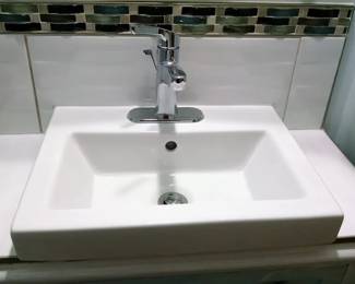 Square Sink with Pedistal