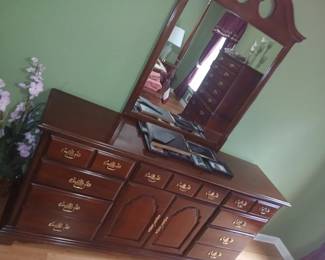 Dresser w/mirror