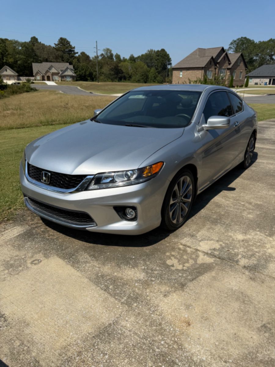 2014 Honda Accord V6 - Highest bidder on Saturday, September 27th at 2pm. Cash. Text 205-567-5211 for add'l information. 
