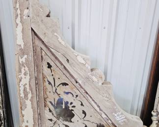 Antique white wooden corbel 