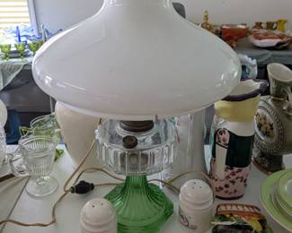 Vintage Aladdin uranium glass lamp