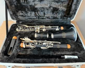 Bundy student clarinet, excellent condition. Barely used and pads perfect. 