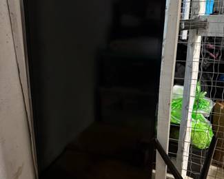 32” Samsung tv, excellent condition, super slim. Circa 2013