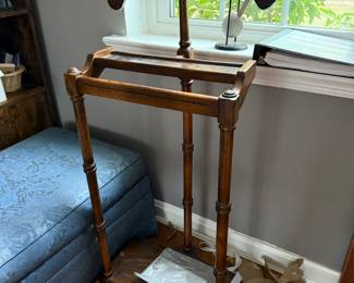 Valet stand 