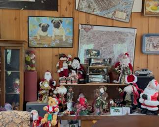 MORE SANTAS