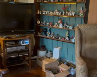 VARIOUS PORCELAIN COLLECTIBLES