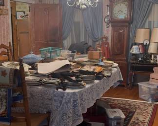 COLLECTIBLE PLATES