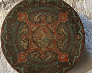 fruit cake tin lid