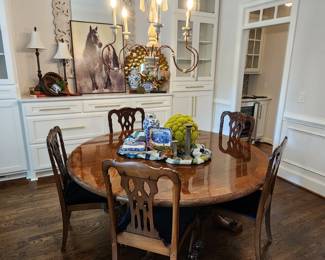 Beautiful Round Dining Table and Chairs