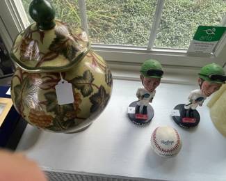 Urn and Jockey Jerry Bailey bobbleheads from Saratoga track