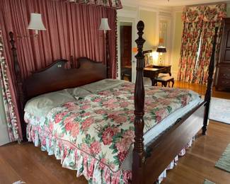 King size 4 poster bed, mattress and bedding