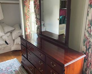 Ladies dresser