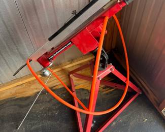 Do-All Outdoors clay pigeon thrower...clay target thrower... rap thrower for the sport of clay pigeon shooting