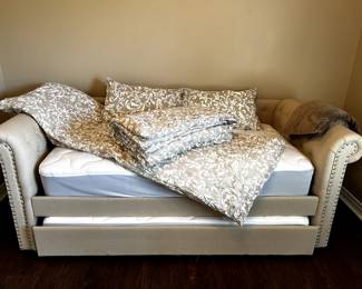 Daybed - trundle bed - never used!