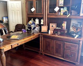 Gorgeous wooden desk/hutch furniture