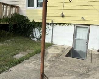 Bird feeder hanger