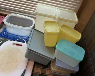 multiple tupperware