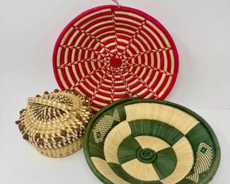 31 Setof3HandwovenBasketsSweetgrassUgandaFishDesign