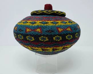 9 HandmadeRoundLiddedBasketwRainbowBeadPattern