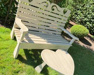 92 HeartCutoutWoodBenchwArmrestsMatchingHeartTable