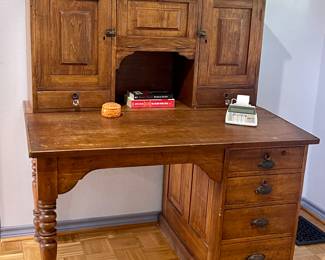 ANTIQUE DESK
