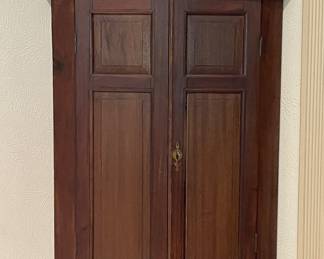ANTIQUE WOOD CORNER CABINET