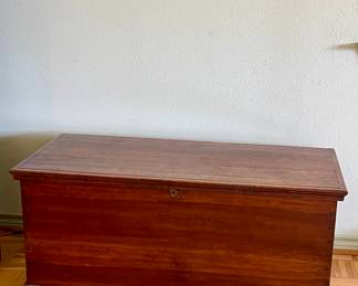 ANTIQUE WOOD CHEST