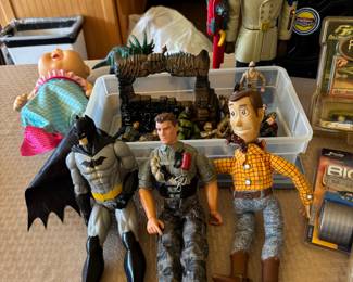 ACTION FIGURES INCLUDING BATMAN