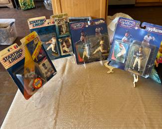 STARTING LINEUP SPORTS SUPER STAR COLLECTIBLES FEATURING ERIC DAVIS, HIDEO NOMO, ROBIN VENTURA, MO VAUGHN