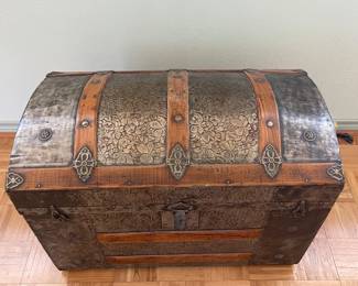 HUMPBACK TRUNK