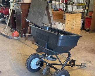 FERTILIZER SPREADER