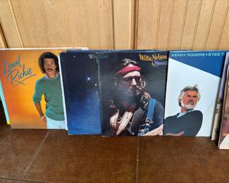 MORE VINTAGE ALBUMS INCLUDING LIONEL RICHIE , WILLIE NELSON, & KENNY ROGERS