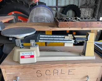 TRIPLE BEAM BALANCE SCALE WITH BOX
